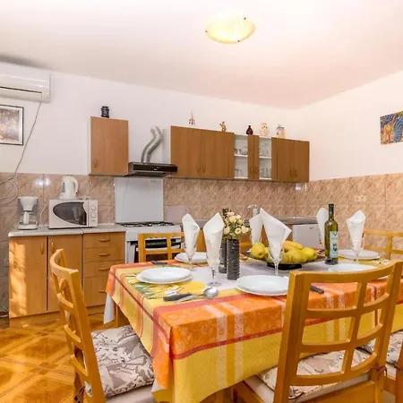 Ul. Mali Dol Apartman *