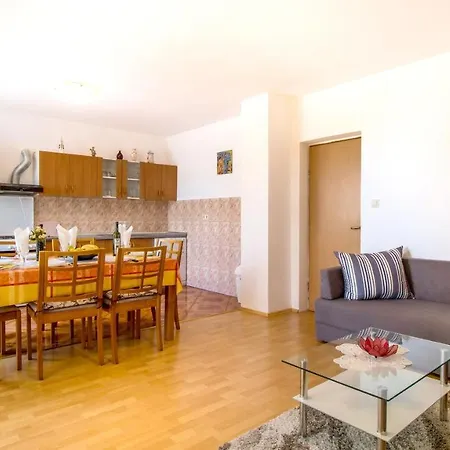 Apartman Ul. Mali Dol *